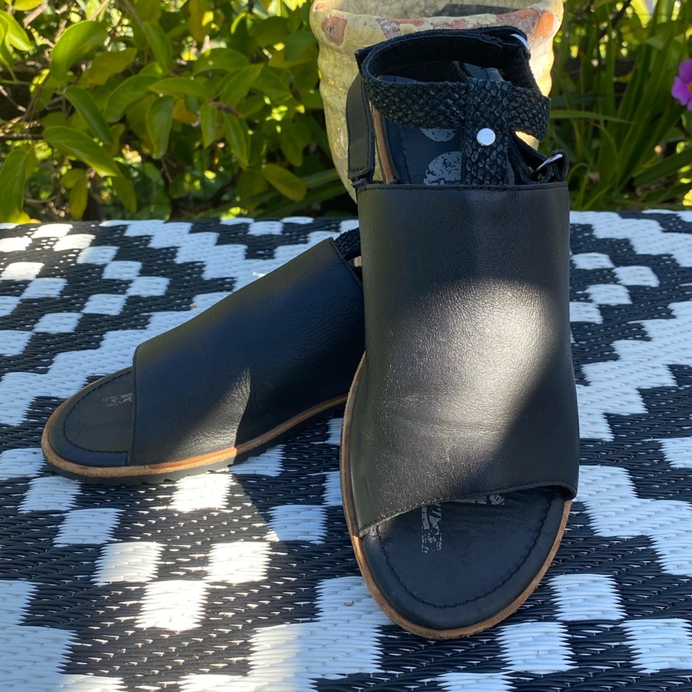sorel ella mule